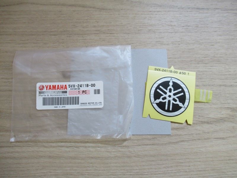 Emblème Yamaha FZ6 2004-2006, FZS1000 2005, XJR1300 2004 (5VX-2411B-00)