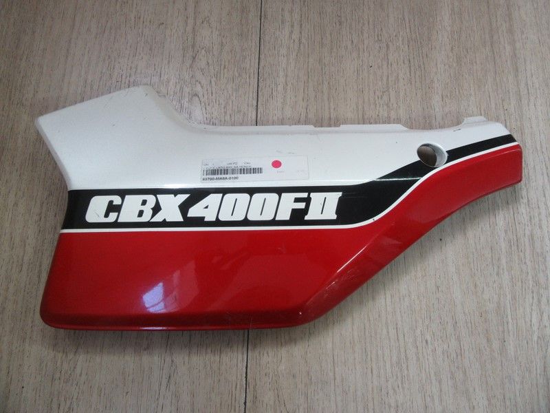 Cache latéral gauche Honda CBX 400 F2 1982-1983 (63700-MA6A-0100)