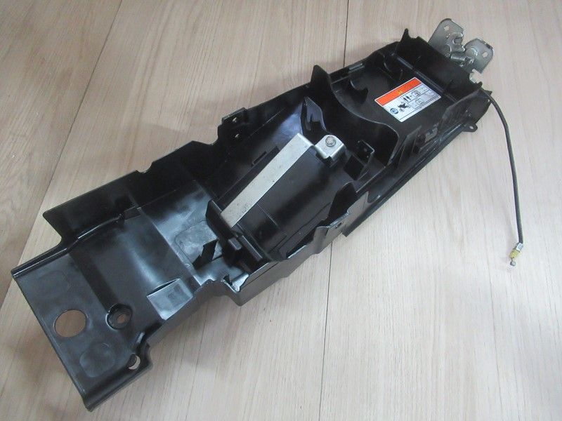 Partie interne de garde boue arrière Honda 250 CBR R 2011-2013 (80101-KYJ-9000)