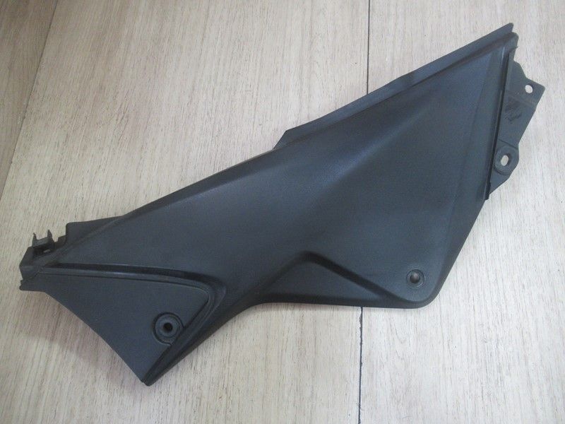 Cache latéral gauche Honda CBR 250 R 2011-2013 (83610-KYJ-9000)