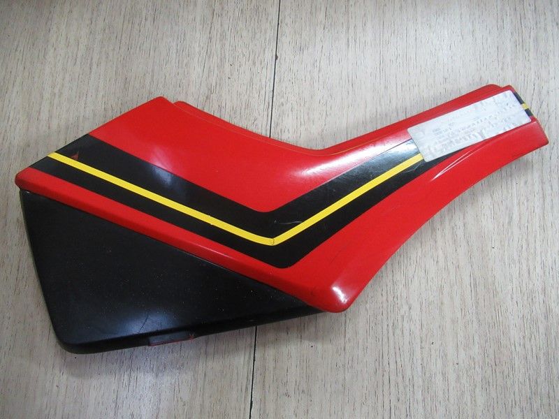 Cache latéral gauche Honda 750 CBX F (RC17) 1984-1985 – 83700-MJ0-0000