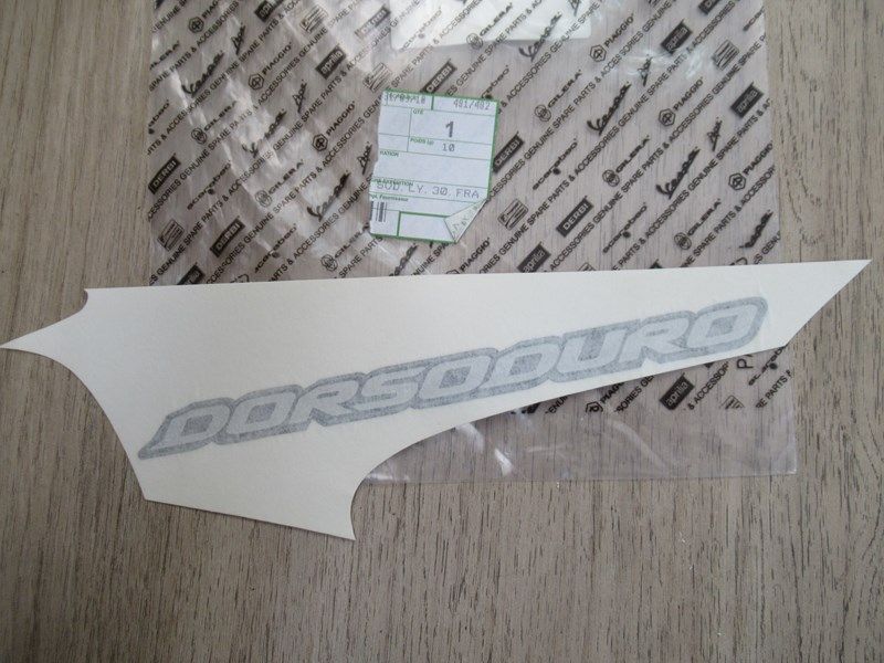 Autocollant gauche de garde boue avant Aprilia 750 Dorsoduro 2008-2016 (860726)