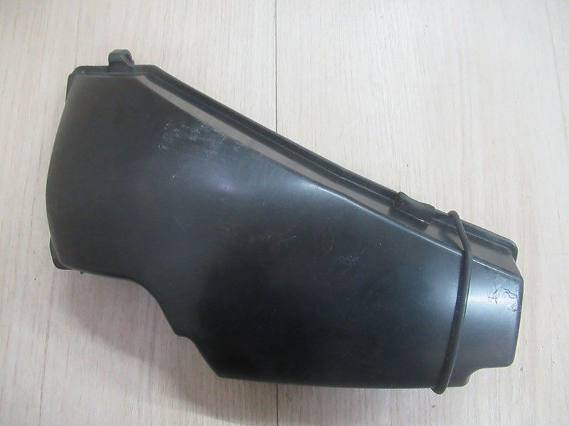 Ecope de radiateur gauche Suzuki VL 800 Intruder 2001-2005 (92212-41F0)