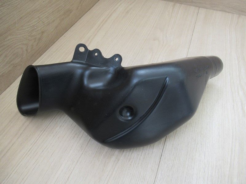 Conduit d'air droit Suzuki 1300 GSXR Hayabusa 2006 (94431-24F01)