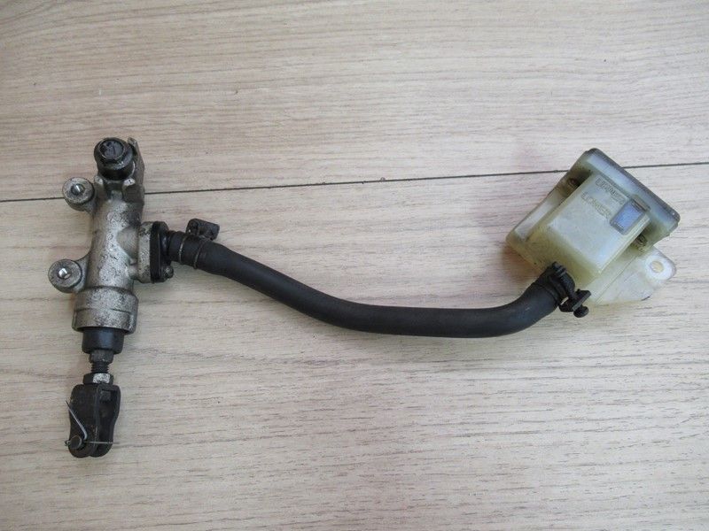 Maître-cylindre de frein arrière Suzuki GSXF750 1989-1996