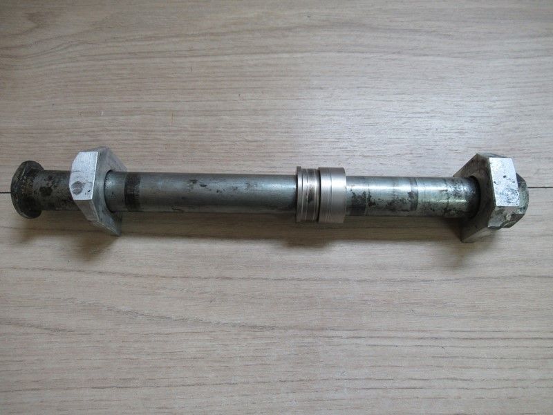 Axe de roue arrière Suzuki SV 1000 2003-2007