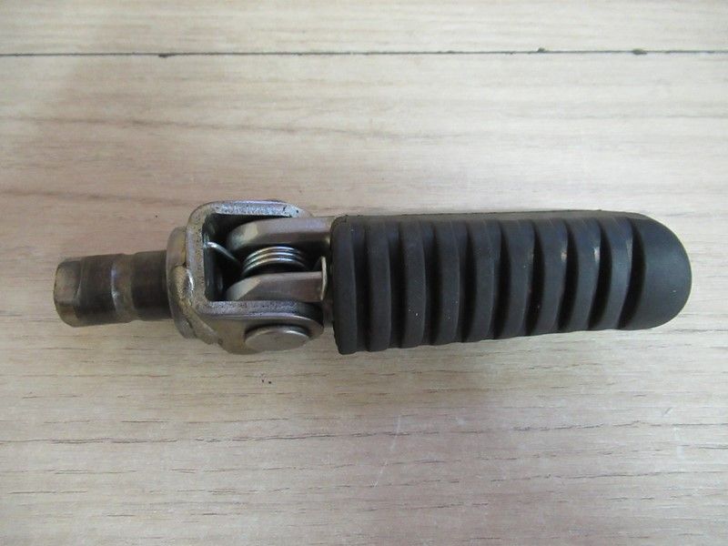 Axe de roue avant Moto Guzzi V35/50 1978-1985