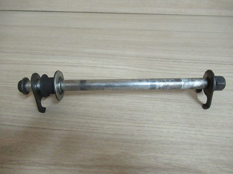 Axe de roue arrière Suzuki GS 500 E 1990-2006