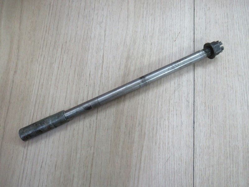 Axe de roue arrière Honda 400 et 500 CX 1978-1982