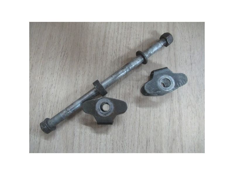 Axe de roue arrière et supports de tendeurs Fantic 125 HP1 1985-1987