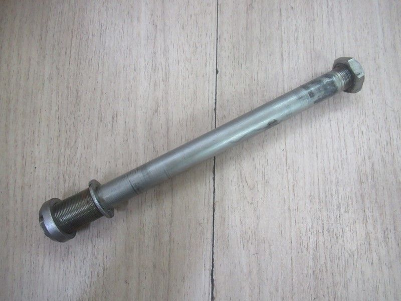 Axe de bras oscillant Suzuki 600 GSXR 2002-2003