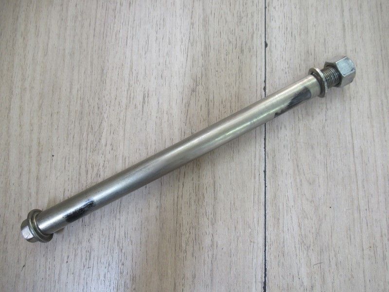 Axe de bras oscillant avant Suzuki SFV 650 Gladius 2009-2014