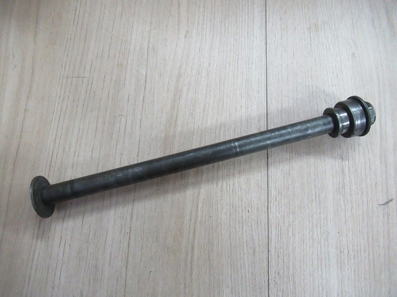 Axe de roue arrière Yamaha 600 Fazer 2002-2003