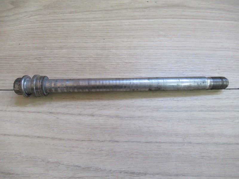 Axe de roue avant Yamaha XJS/N600 Diversion 1991-2002