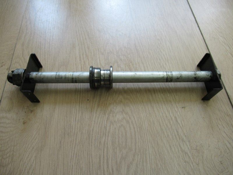 Axe de roue arrière Kawasaki Z750 2004/2012 (410680023)