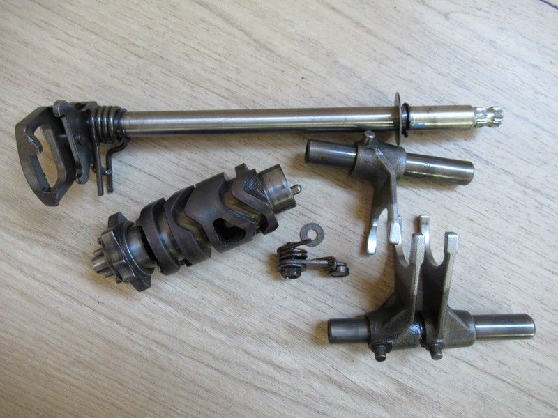 Axe de sélection et barillet/fourchette Suzuki SV650 1999-2002