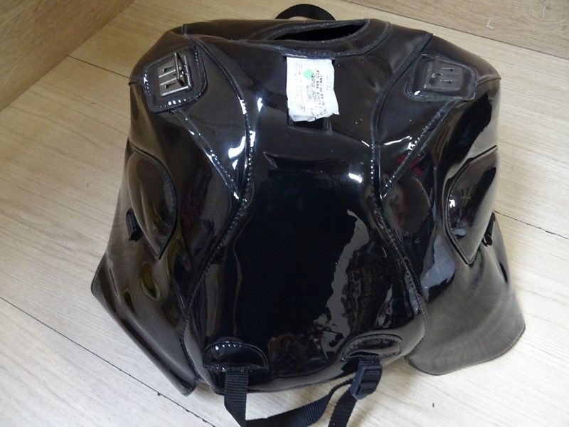Tapis réservoir Bagster noir brillant Suzuki 1000 GSXR 2003/2004 (BA02N001454MB)