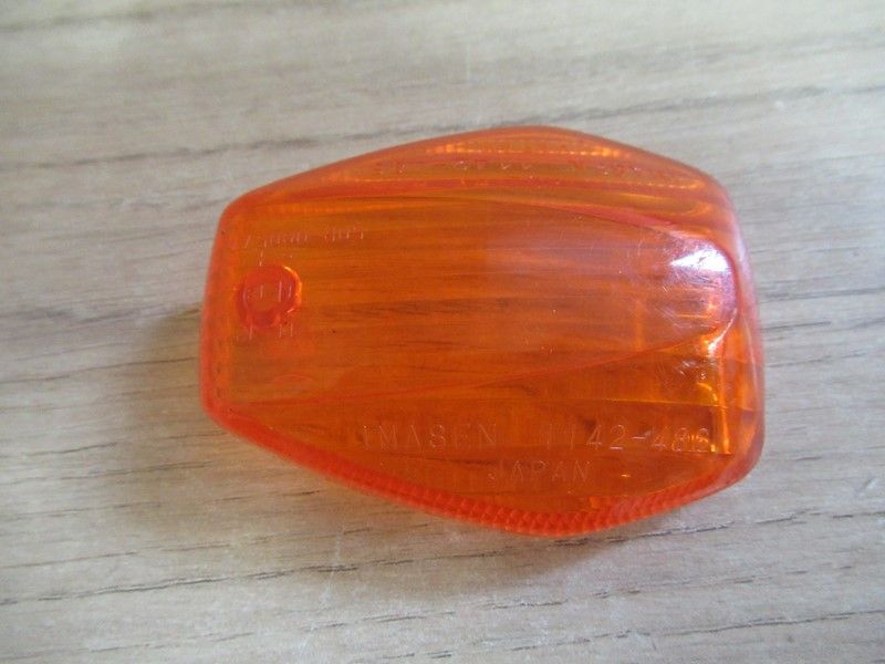 Cabochon avant droit, arrière gauche Honda CBF 900 02/-, CBR 1000 RR 04-05, CB 1300 03-05