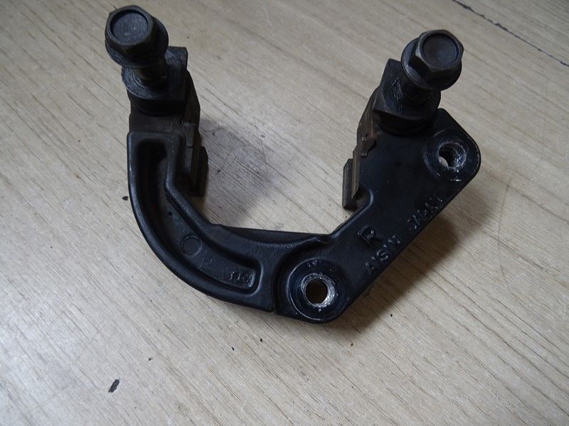 Support d'étrier de frein avant droit Suzuki GS 650 E 1981/1983