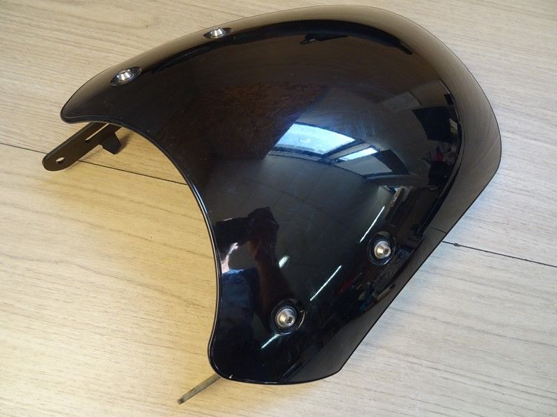 Bulle adaptable de marque Dart  avec supports Triumph Bonneville T100 T120 black 2016/2020