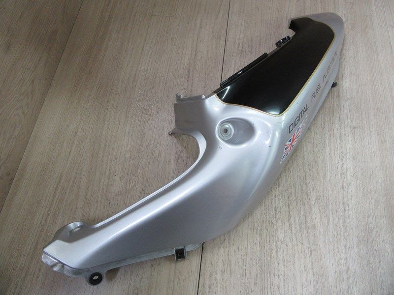 Cache latéral gauche Triumph 955 Daytona 2002-2006