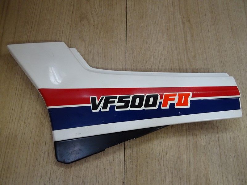 Cache latéral gauche Honda VF 500 F II 1984-1987 (83700-KE7-0001)