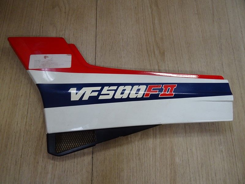 Cache latéral gauche Honda VF 500 F II 1984-1987 (83700-KE7-0001)
