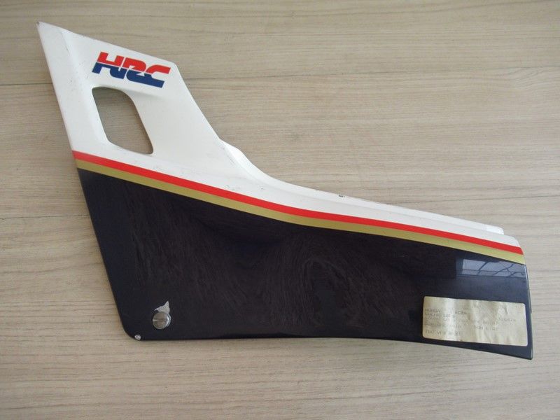 Cache latéral gauche Honda 750 VFR 1986-1987 (83700-ML7-0000)