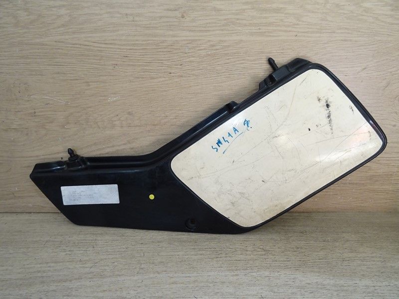 cache latéral gauche Suzuki 650 DR type SP41A 1990/1991 (47211-14A0)