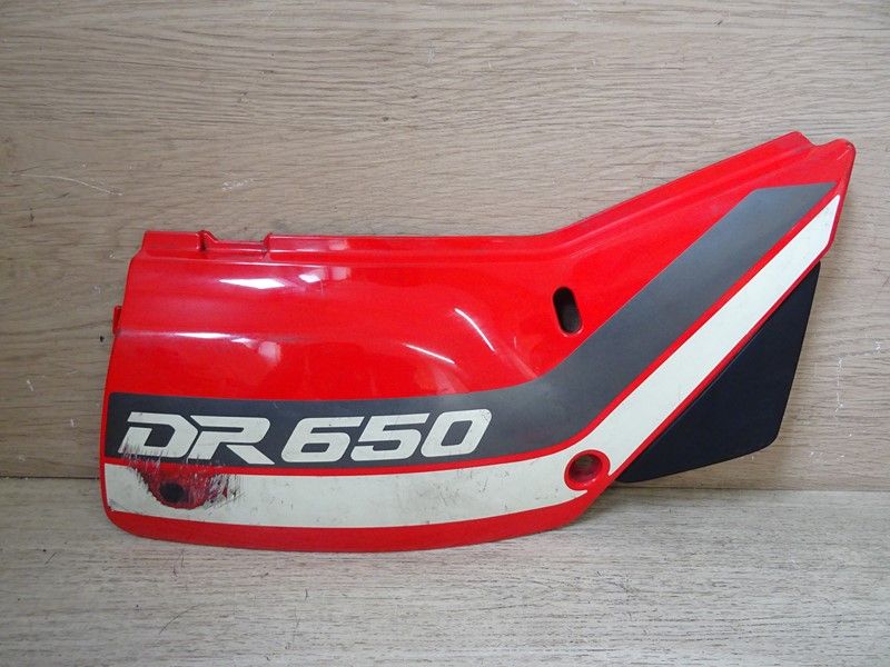 Cache latéral droit Suzuki DR 650 RS type SP42A 1990/1991