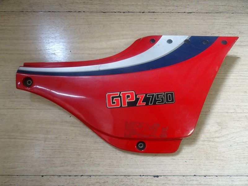 Cache latéral droit Kawasaki 750 GPZx type ZX750A 1983/1985 (36001-1191)