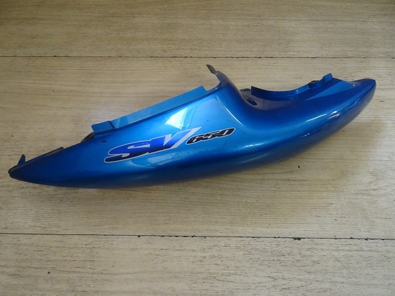 Cache latéral droit Suzuki SV 650 type JS1AV 1999/2002 (45511-19F)