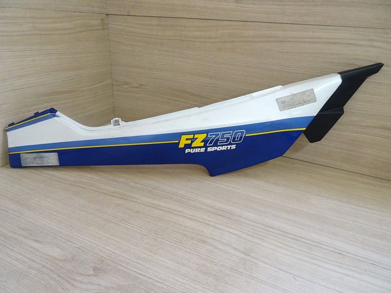 Cache latéral droit Yamaha 750 FZ 1985-1986