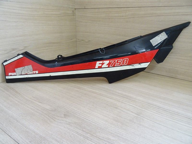 Cache latéral droit Yamaha 750 FZ 1985-1986