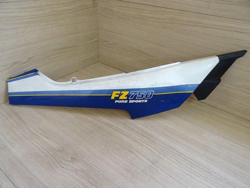 Cache latéral droit Yamaha 750 FZ 1985-1986