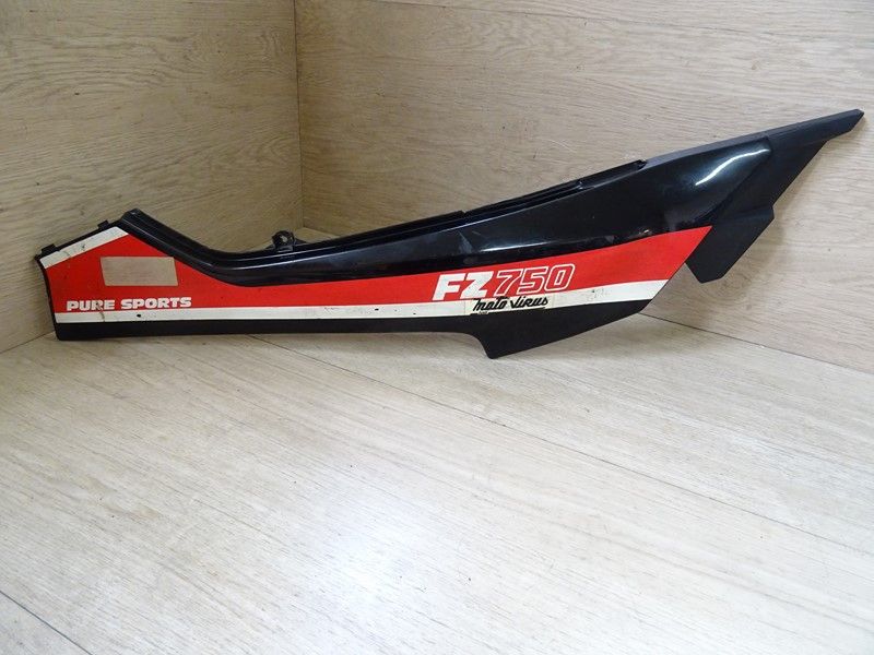 Cache latéral droit Yamaha 750 FZ 1985-1986