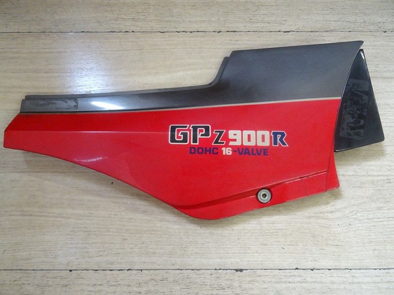 Cache latéral droit Kawasaki GPZ 900R type ZX900A 1984/1993 (36001-1260)