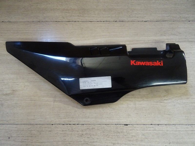 Cache latéral gauche Kawasaki GPZ 1000 RX type ZXT00A 1986/1988