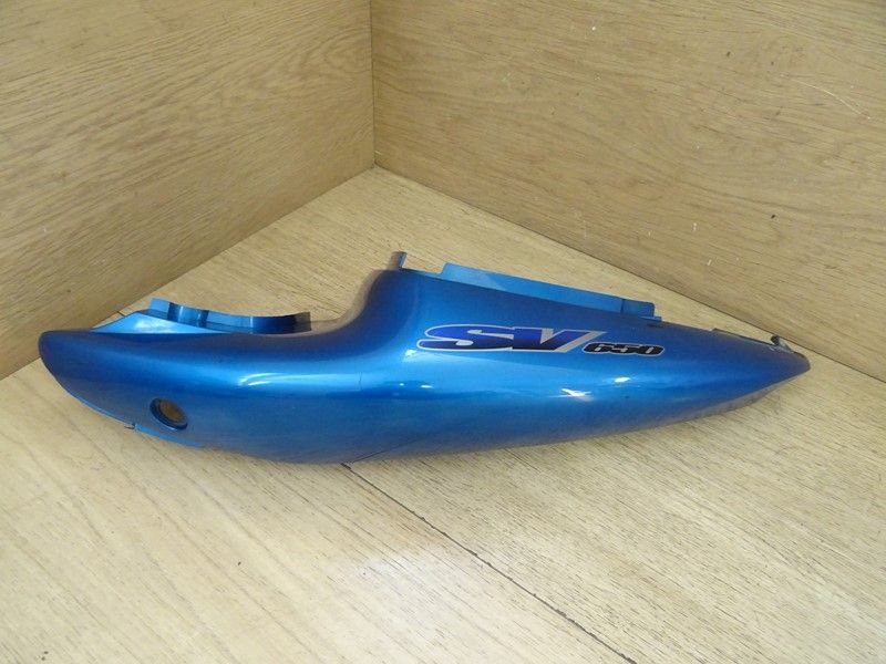 Cache latéral gauche Suzuki SV 650 type JS1AV 1999/2002 (45512-19F)