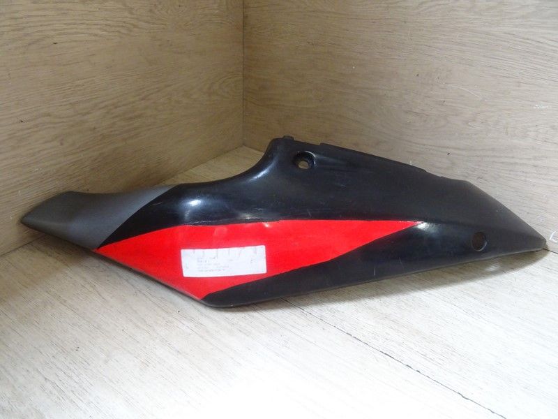 Cache latéral gauche Suzuki 600 GSXR type JS1AD 1997/2000 (47211-33E0)