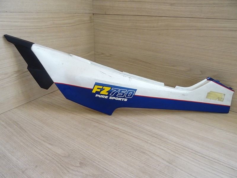 Cache latéral gauche Yamaha 750 FZ 1985-1986