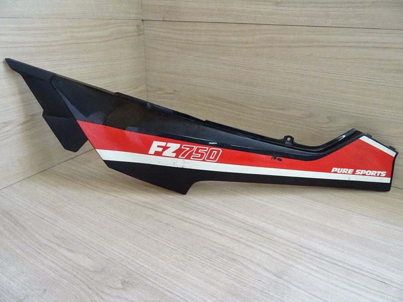 Cache latéral gauche Yamaha 750 FZ 1985-1986
