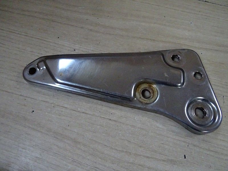 Platine repose pied passager arrière droit Suzuki GS 650 E 1981/1983