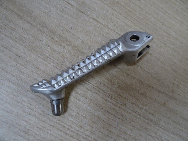 Repose pied pilote droit Triumph 675 Daytona 2009/2012