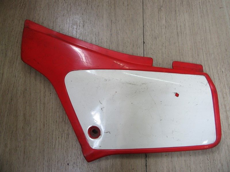 Cache latéral arrière gauche Honda 250 XLR 1984-1988