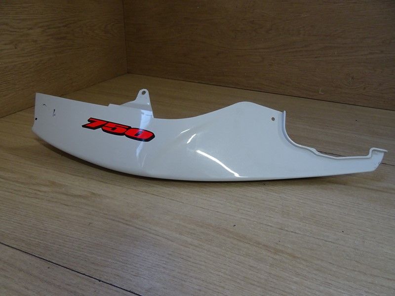 Carénage droit sous selle Suzuki 750 GSXR 2006/2007 (45511-01H)