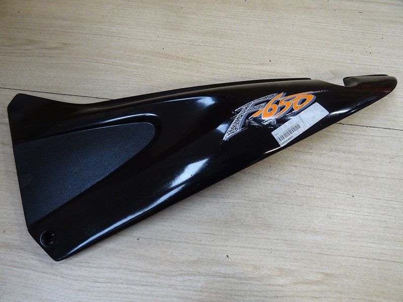 Carénage arrière gauche BMW F650 -/ST Funduro type E169 1996/1999