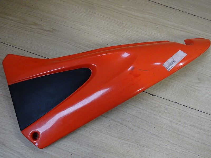 Carénage arrière gauche BMW F650 -/ST Funduro type E169 1996/1999