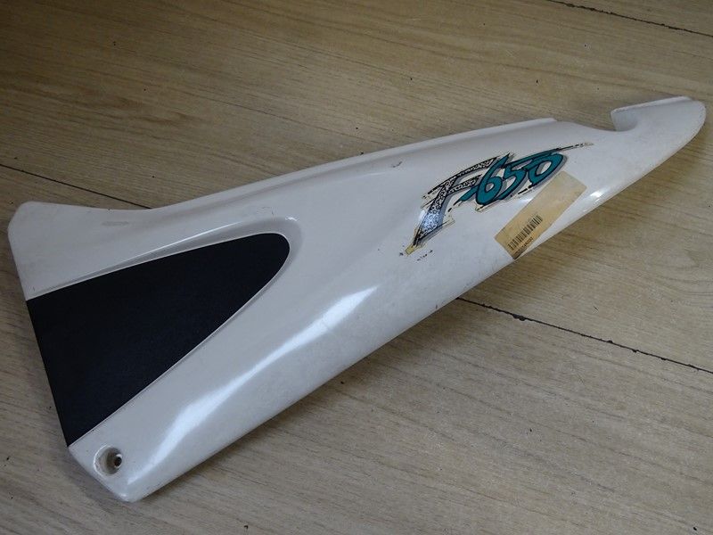 Carénage arrière gauche BMW F650 -/ST Funduro type E169 1996/1999