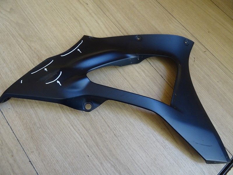 Partie inférieure de flanc de carénage droit Yamaha 700 R7 YZF 2024